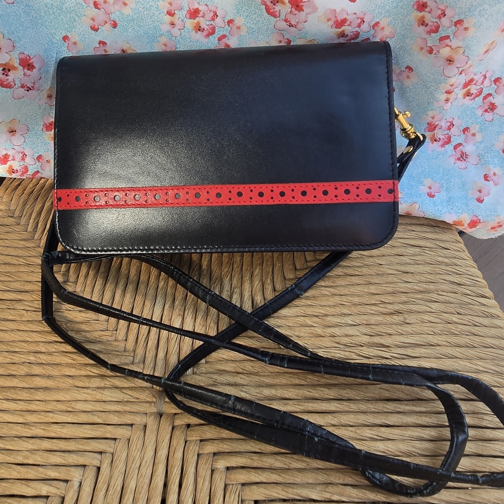 Elegant Vintage BUXTON Black and Red Women's Bag